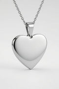 Collana cuore in acciaio personalizzabile MAI SOLA MAI, vista frontale