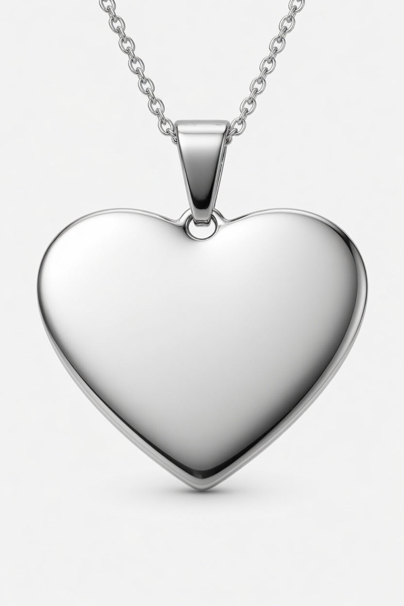 Collana cuore acciaio MAI SOLA MAI, dettaglio angolato