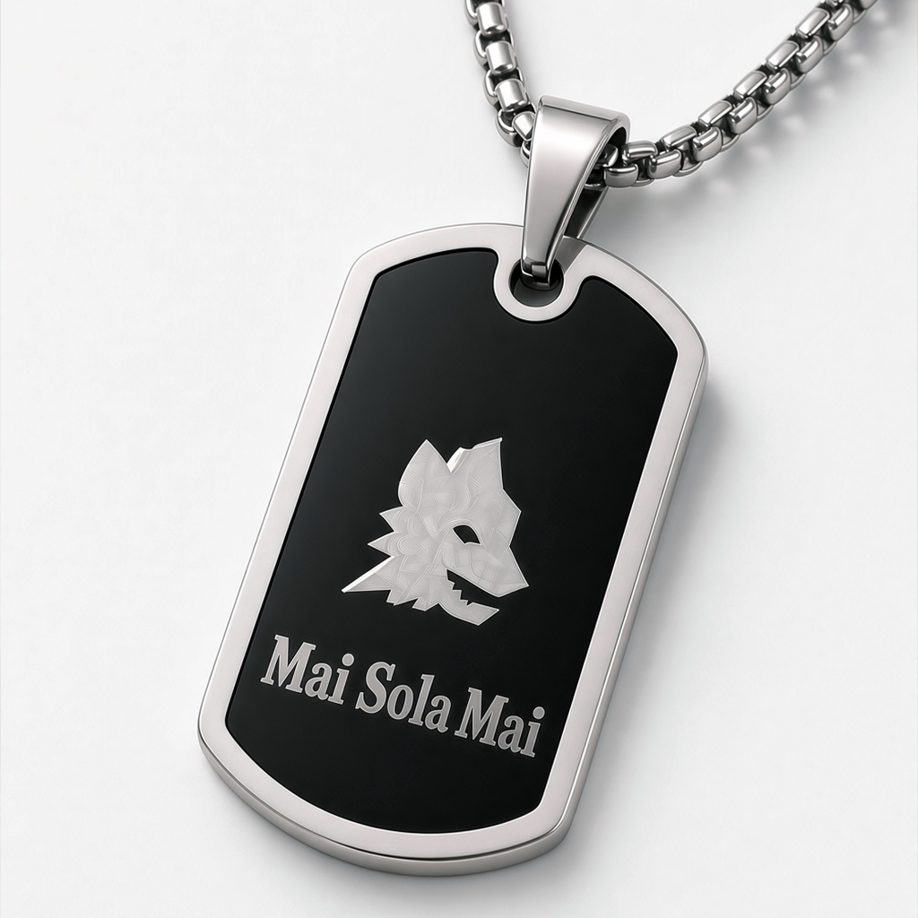 Dog-tag nero con lupo, dettaglio incisione MAI SOLA MAI