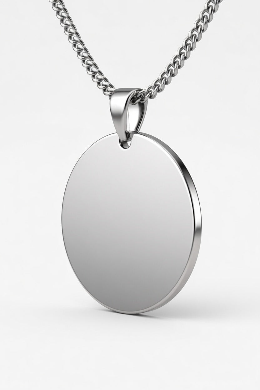 Collana tonda acciaio MAI SOLA MAI, vista tre quarti